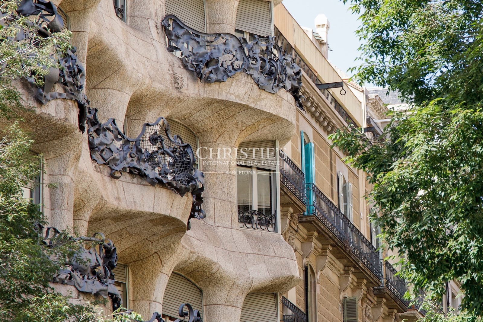 Una propiedad del patrimonio arquitectónico junto a La Pedrera. 3 habitaciones, 4 baños, 534 m² en venta.