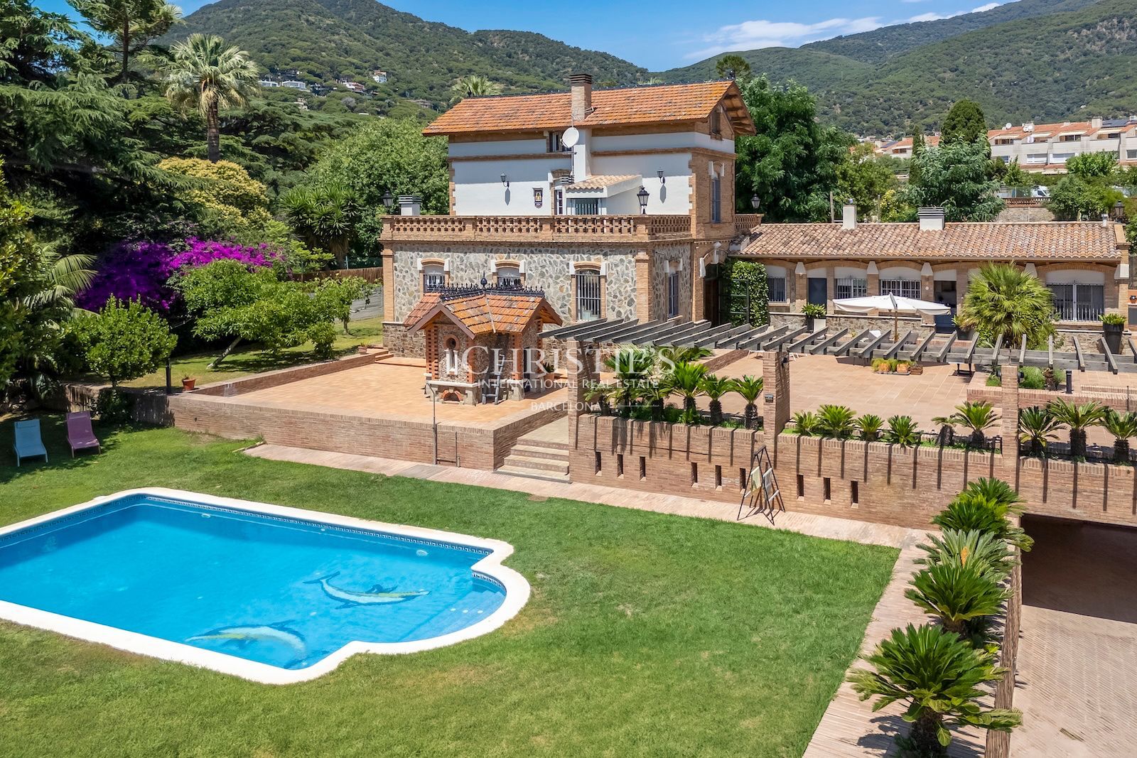 Residencia histórica rehabilitada en Premià de Dalt. 5 habitaciones, 4 baños, 332 m² en venta.