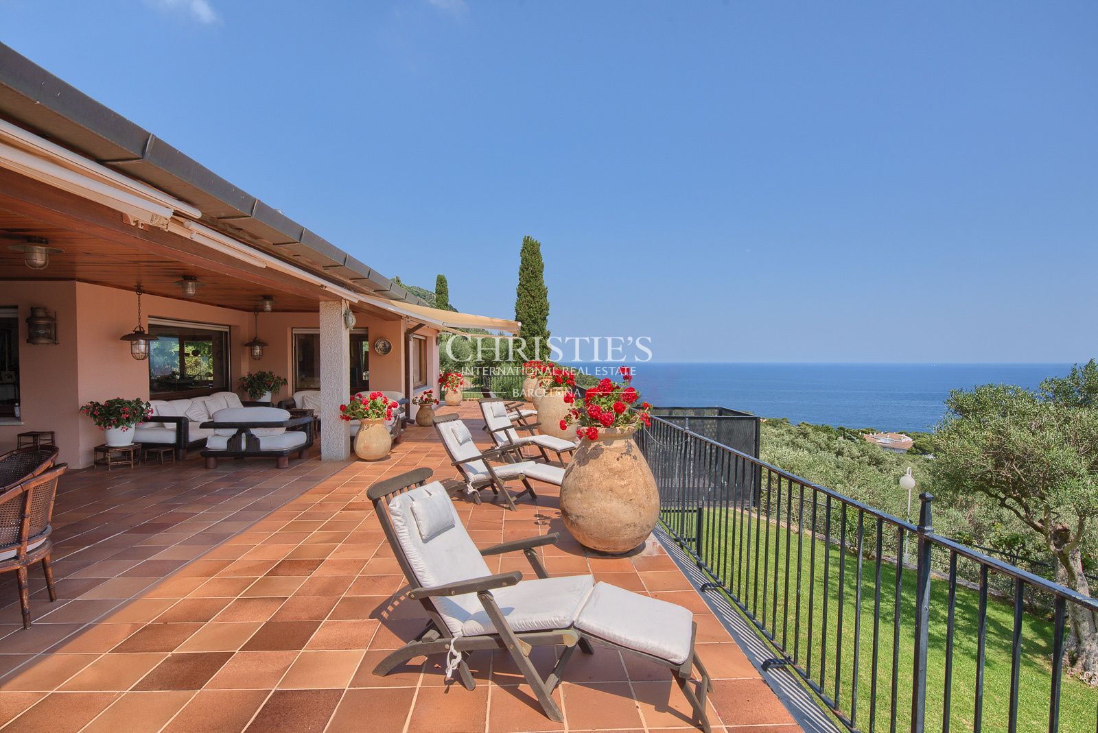 Villa con vistas panorámicas sobre la bahía de Aiguablava. 7 habitaciones, 6 baños, 1048 m² en venta.
