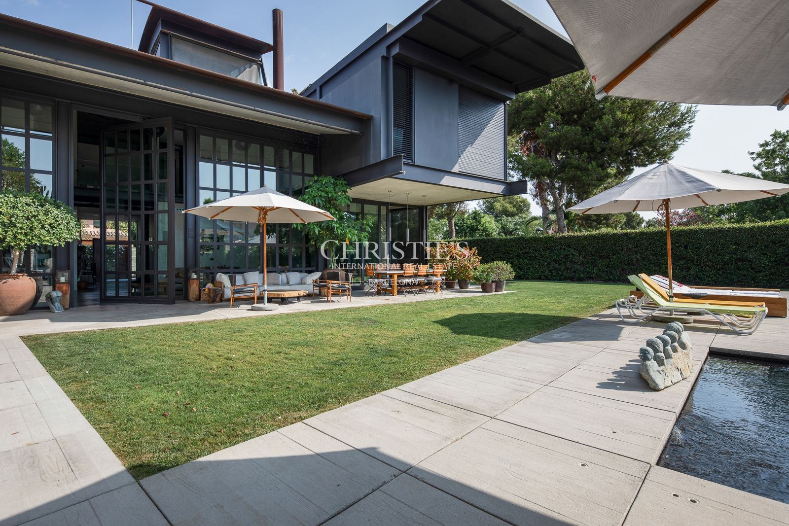 . 7 habitaciones, 9 baños, 1076 m² en venta.