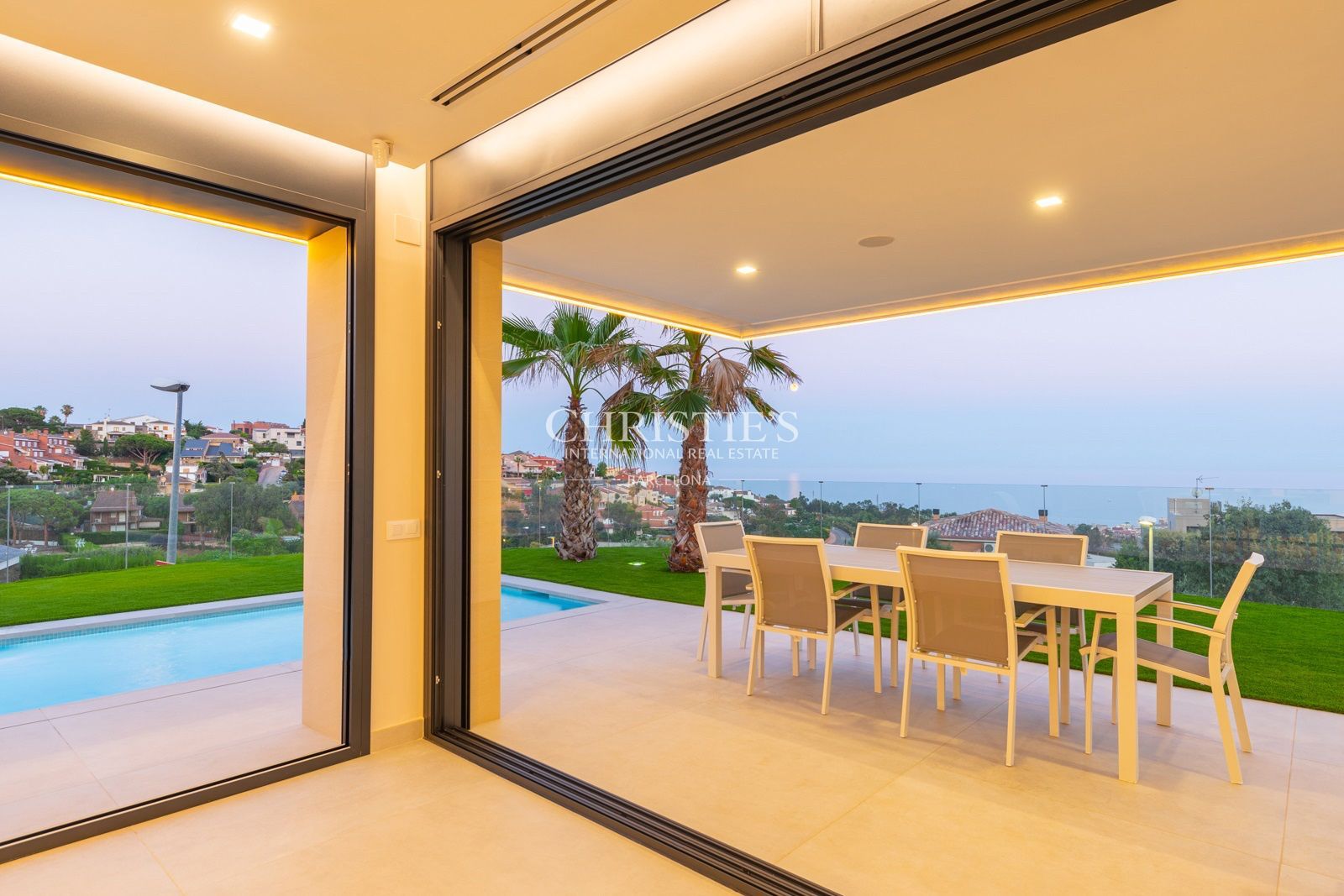 Nueva villa de diseño con vistas al Mediterráneo en Teià