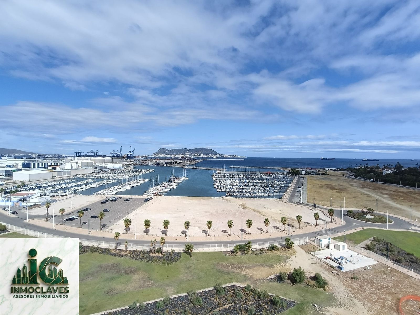 ¡ ÁTICO DE ENSUEÑO EN ALGECIRAS CON VISTAS PANORÁMICAS ! - Foto 13