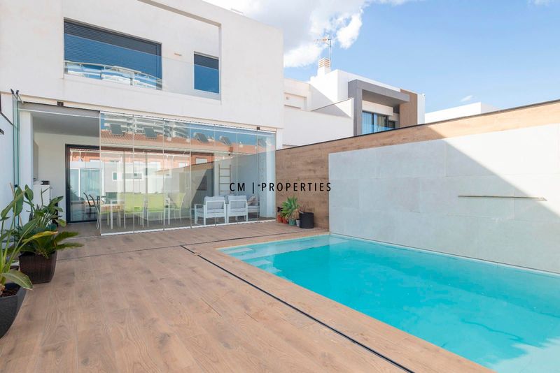 Chalet Independiente en venta Canet D