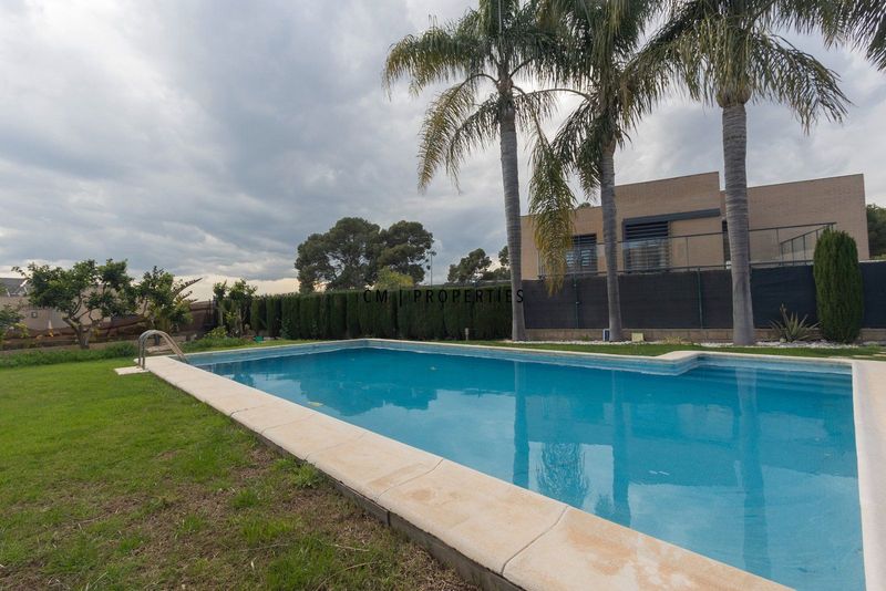 Chalet Independiente en venta San Antonio De Benagéber, Valencia. Ref: 2826. CM PROPERTIES