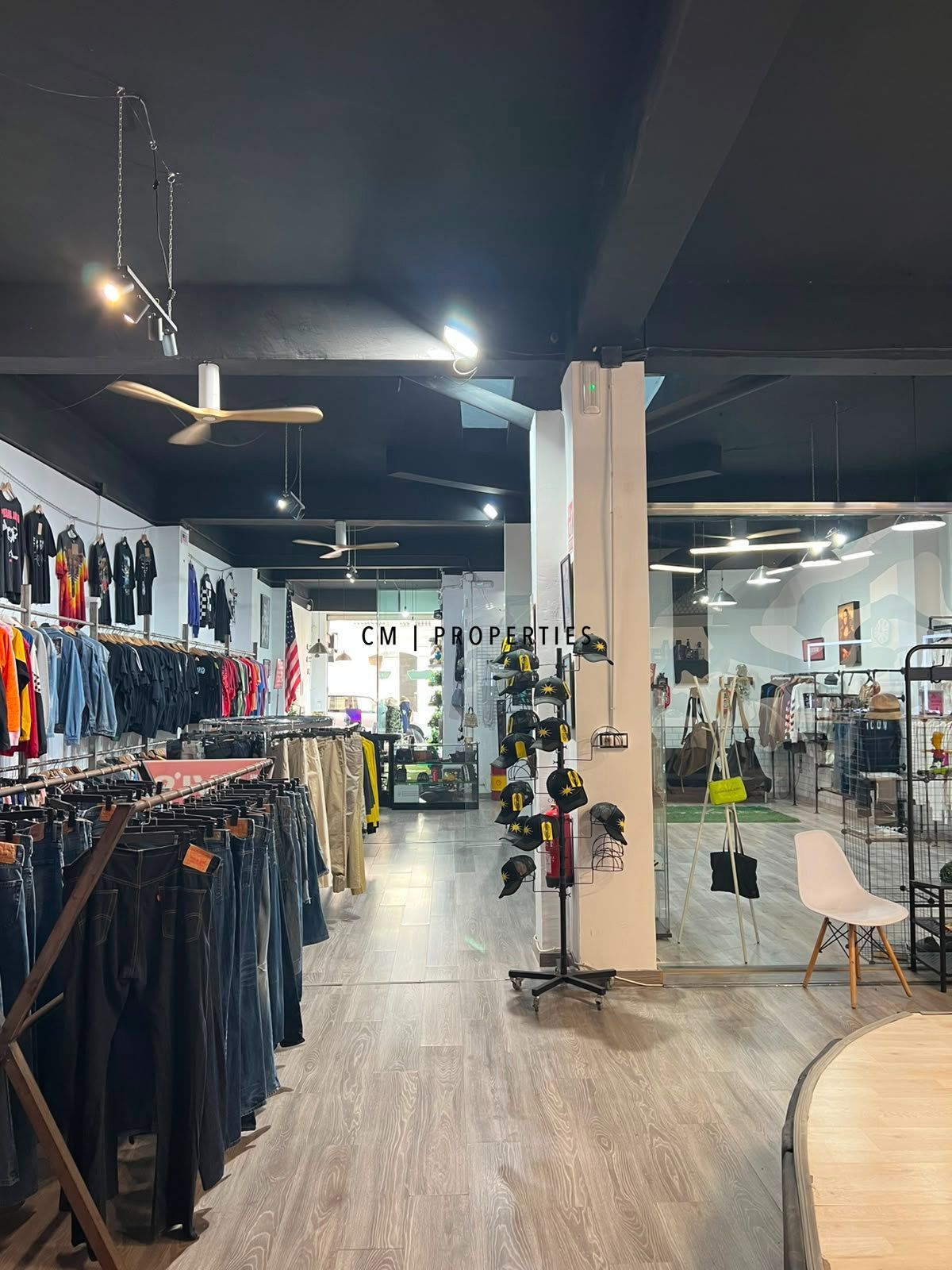 Traspaso de tienda vintage de 200 m² con barbería en Ruzafa - Foto 2