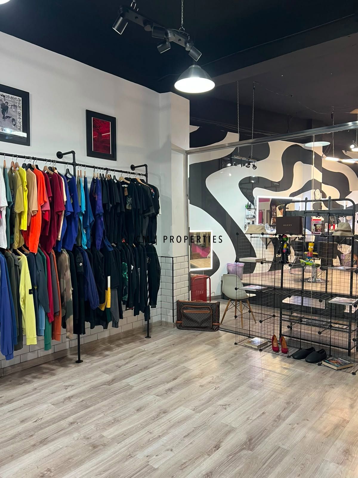 Traspaso de tienda vintage de 200 m² con barbería en Ruzafa - Foto 3