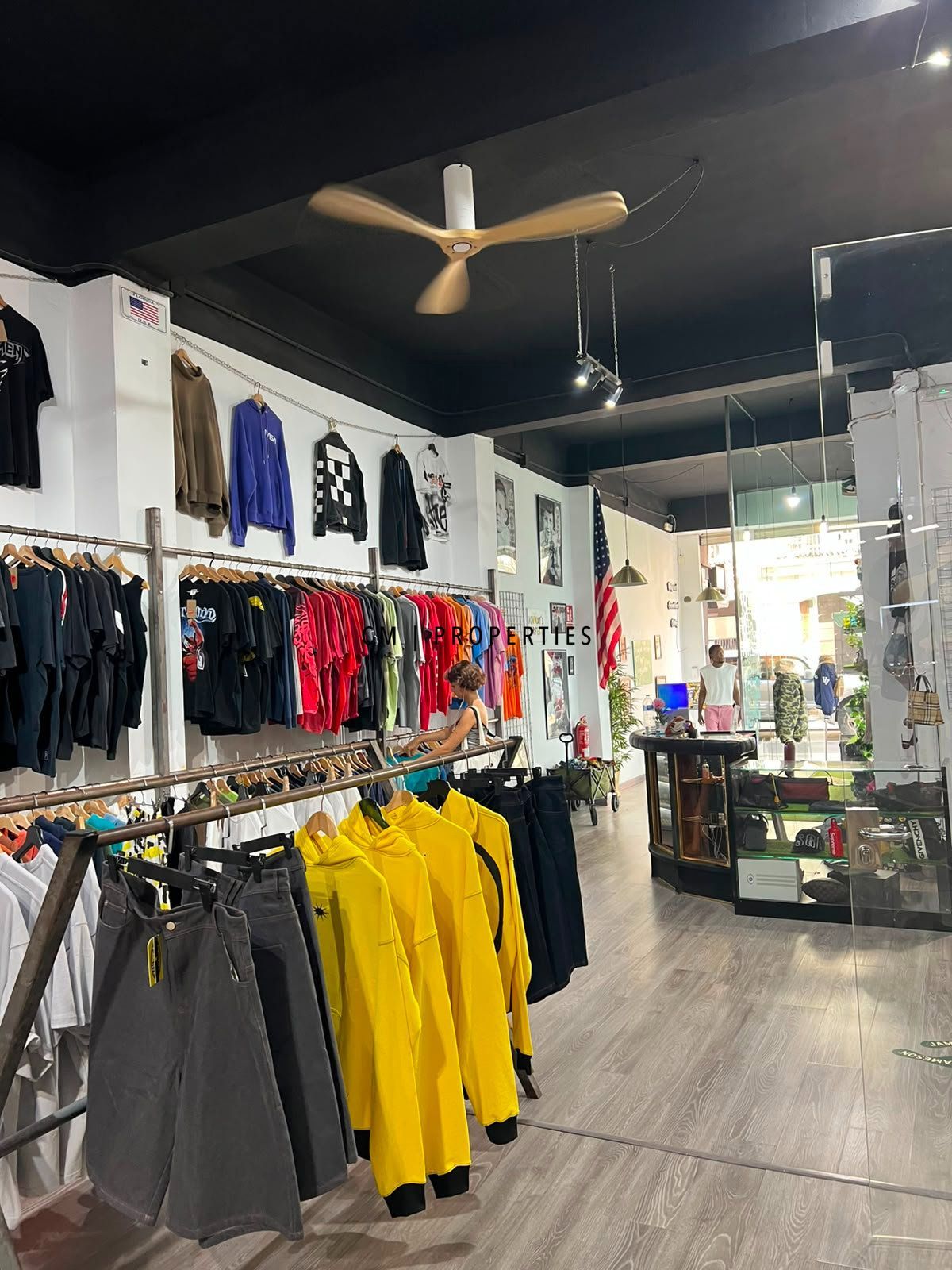 Traspaso de tienda vintage de 200 m² con barbería en Ruzafa - Foto 5