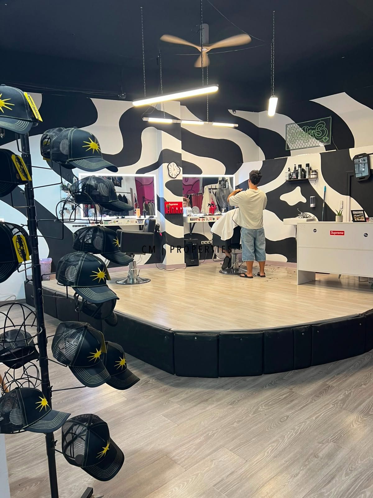 Traspaso de tienda vintage de 200 m² con barbería en Ruzafa - Foto 6