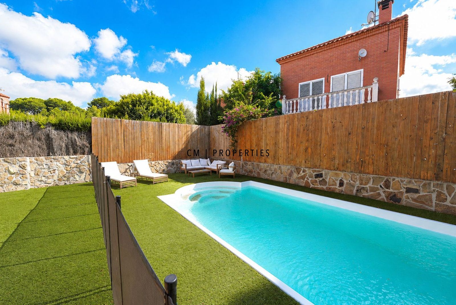 Casa independiente en venta con piscina y jardín en Moncada - Foto 2