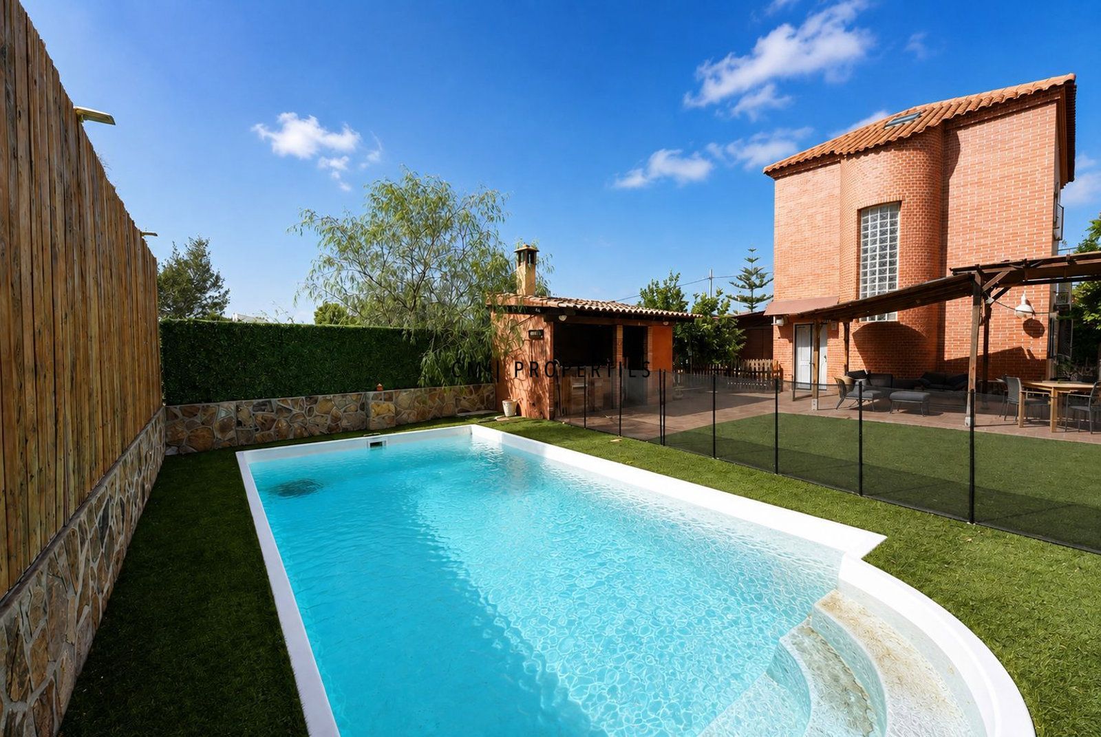 Casa independiente en venta con piscina y jardín en Moncada - Foto 5