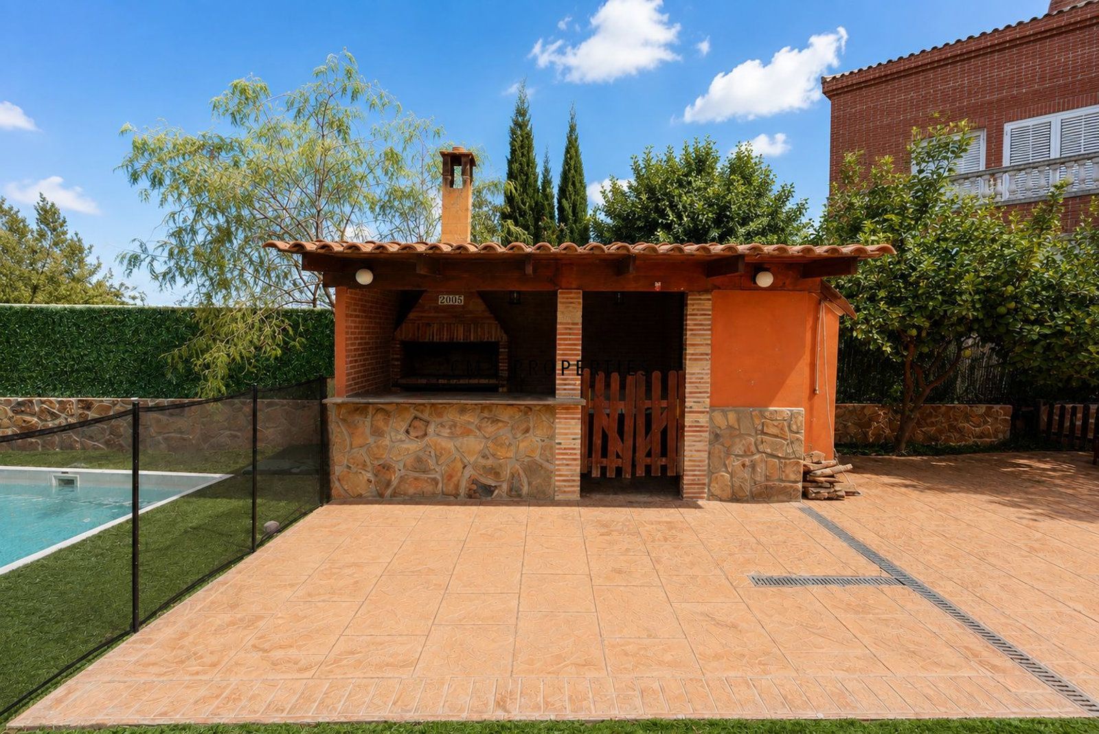 Casa independiente en venta con piscina y jardín en Moncada - Foto 8