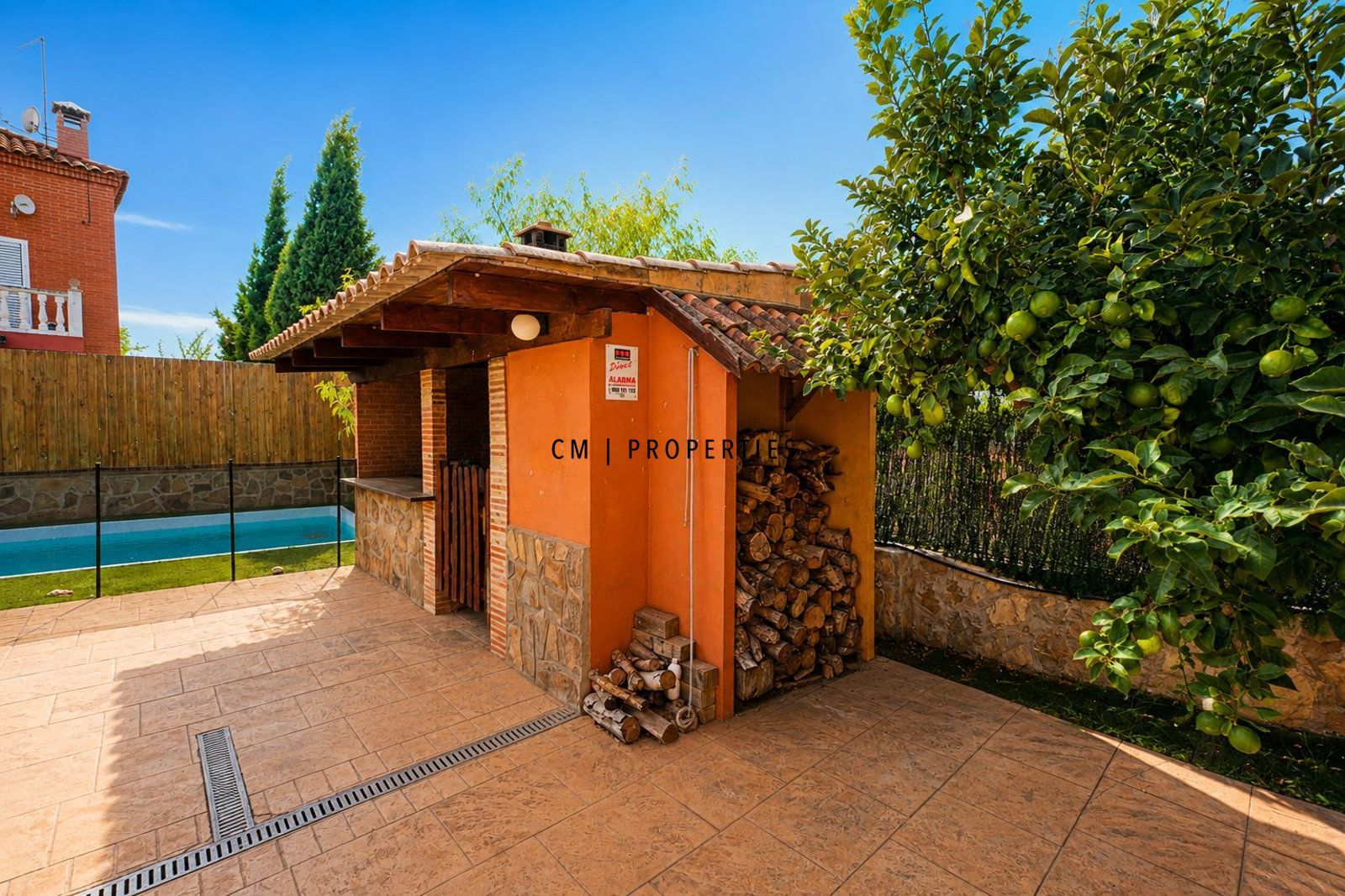 Casa independiente en venta con piscina y jardín en Moncada - Foto 9