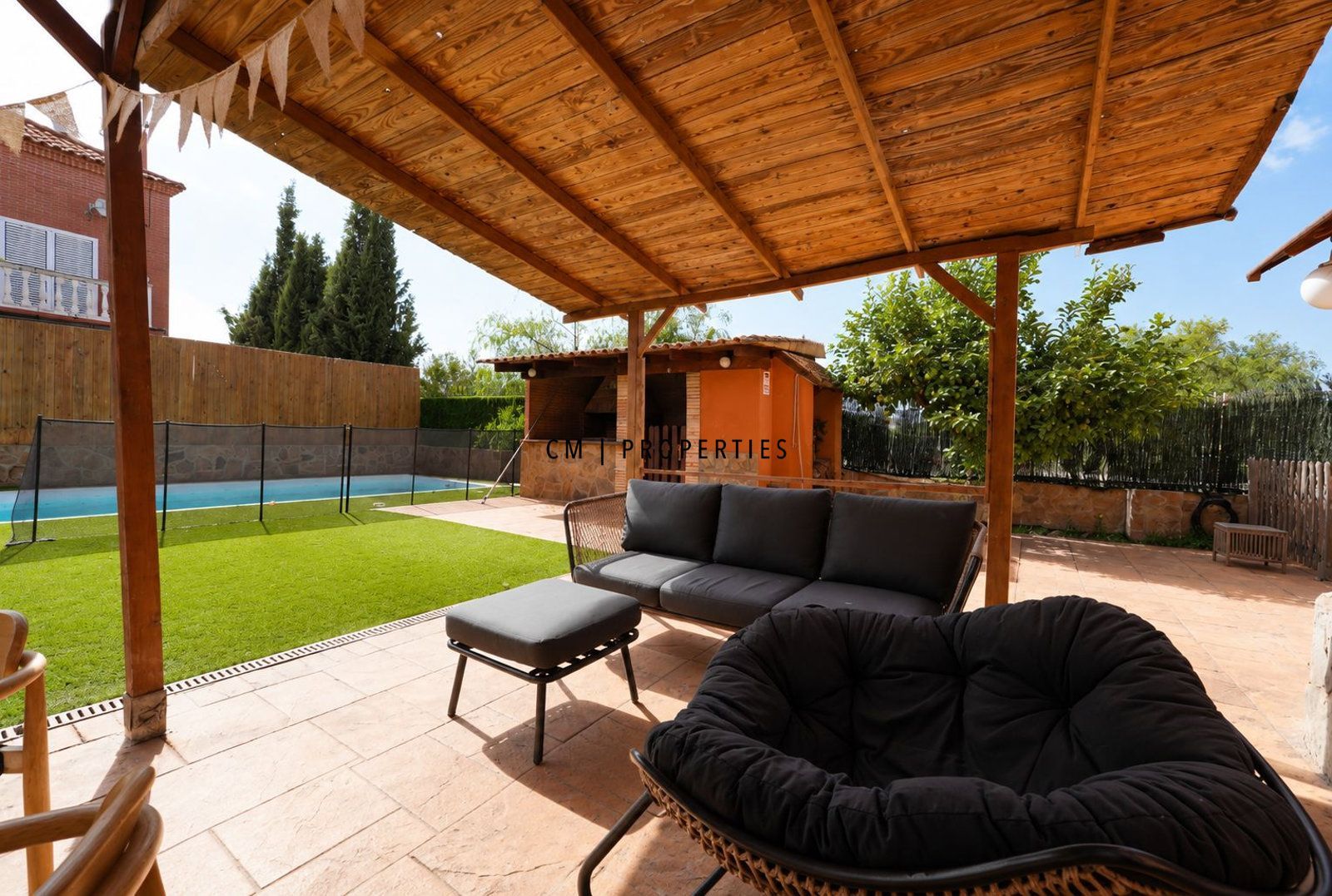 Casa independiente en venta con piscina y jardín en Moncada - Foto 12