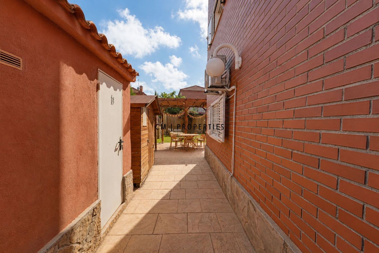 Casa independiente en venta con piscina y jardín en Moncada - Foto 13