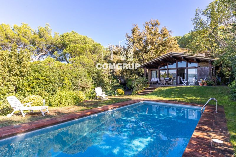 Chalet Independiente en venta Barcelona. Ref: 1266. Comgrup