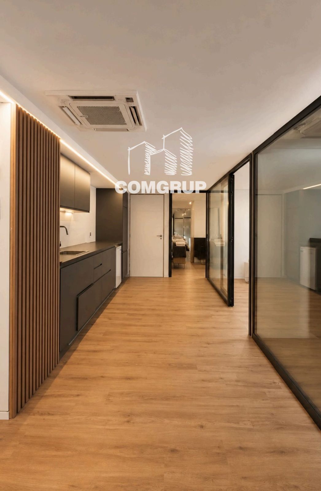 detalles - Alquiler de local comercial en  Sant Antoni  l´Eixample Esquerra.