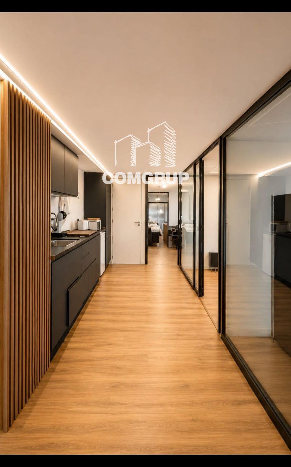 detalles - Alquiler de local comercial en  Sant Antoni  l´Eixample Esquerra.