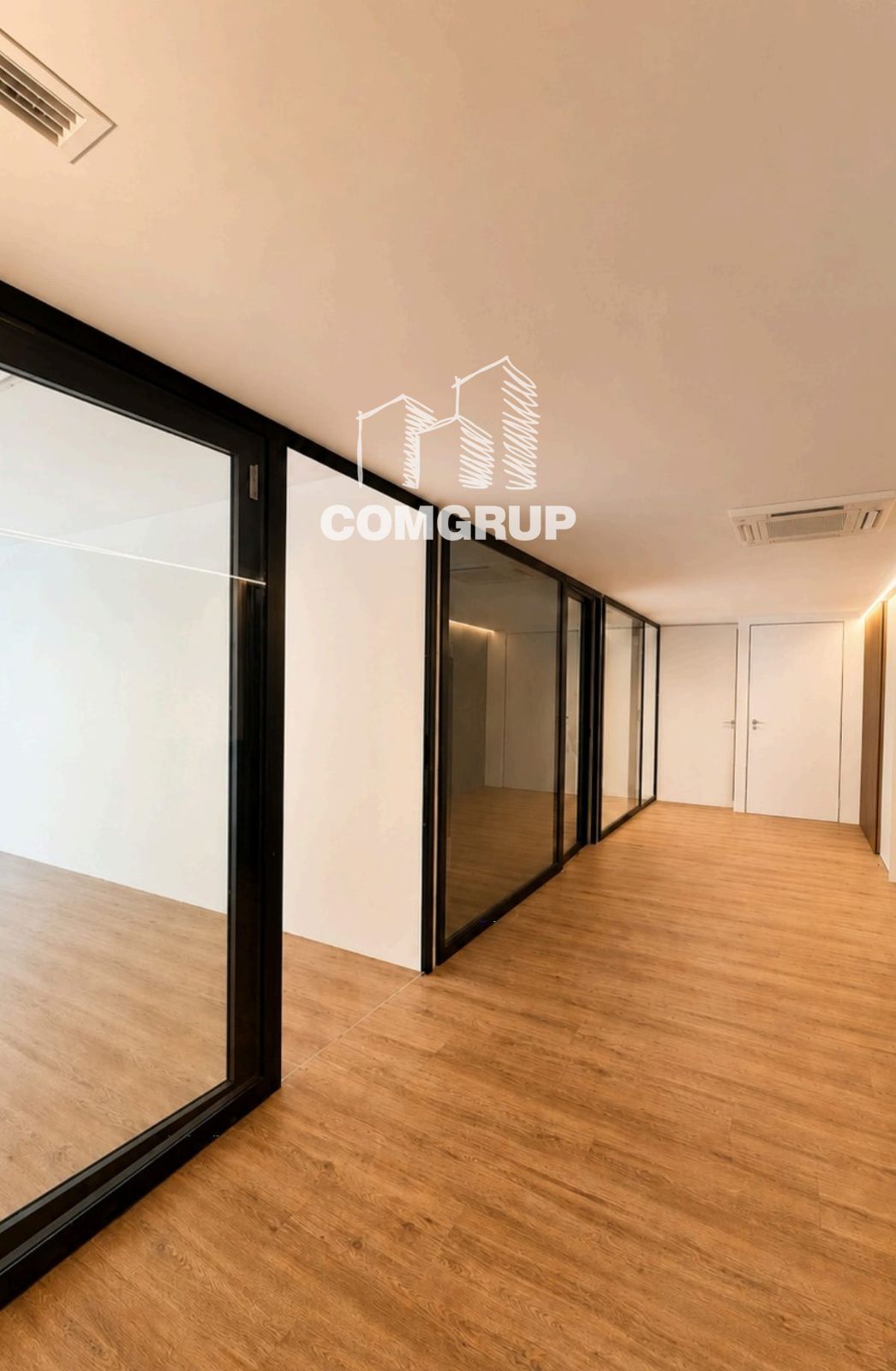 detalles - Alquiler de local comercial en  Sant Antoni  l´Eixample Esquerra.
