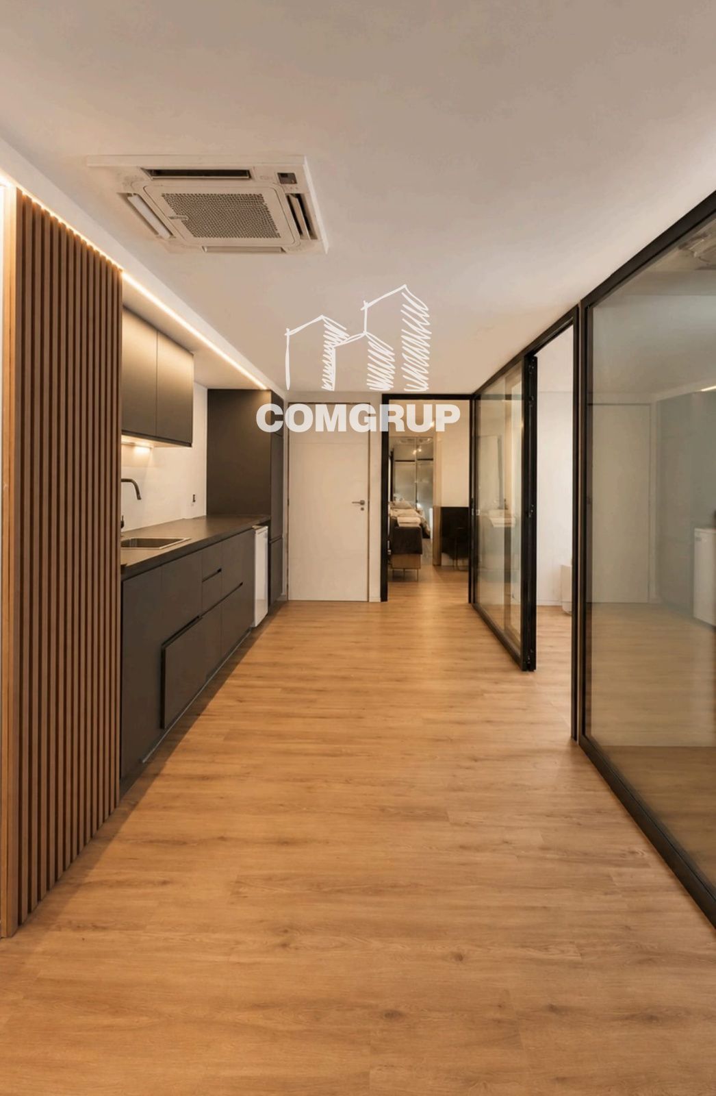 detalles - Alquiler de local comercial en  Sant Antoni  l´Eixample Esquerra.