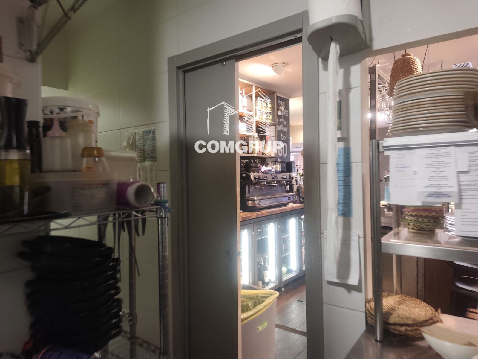 detalles - TRASPASO DE RESTAURANTE C3 EN PLENO CENTRO DE MATARÓ. 200 m² + TERRAZA (130 COMENSALES EN TOTAL)