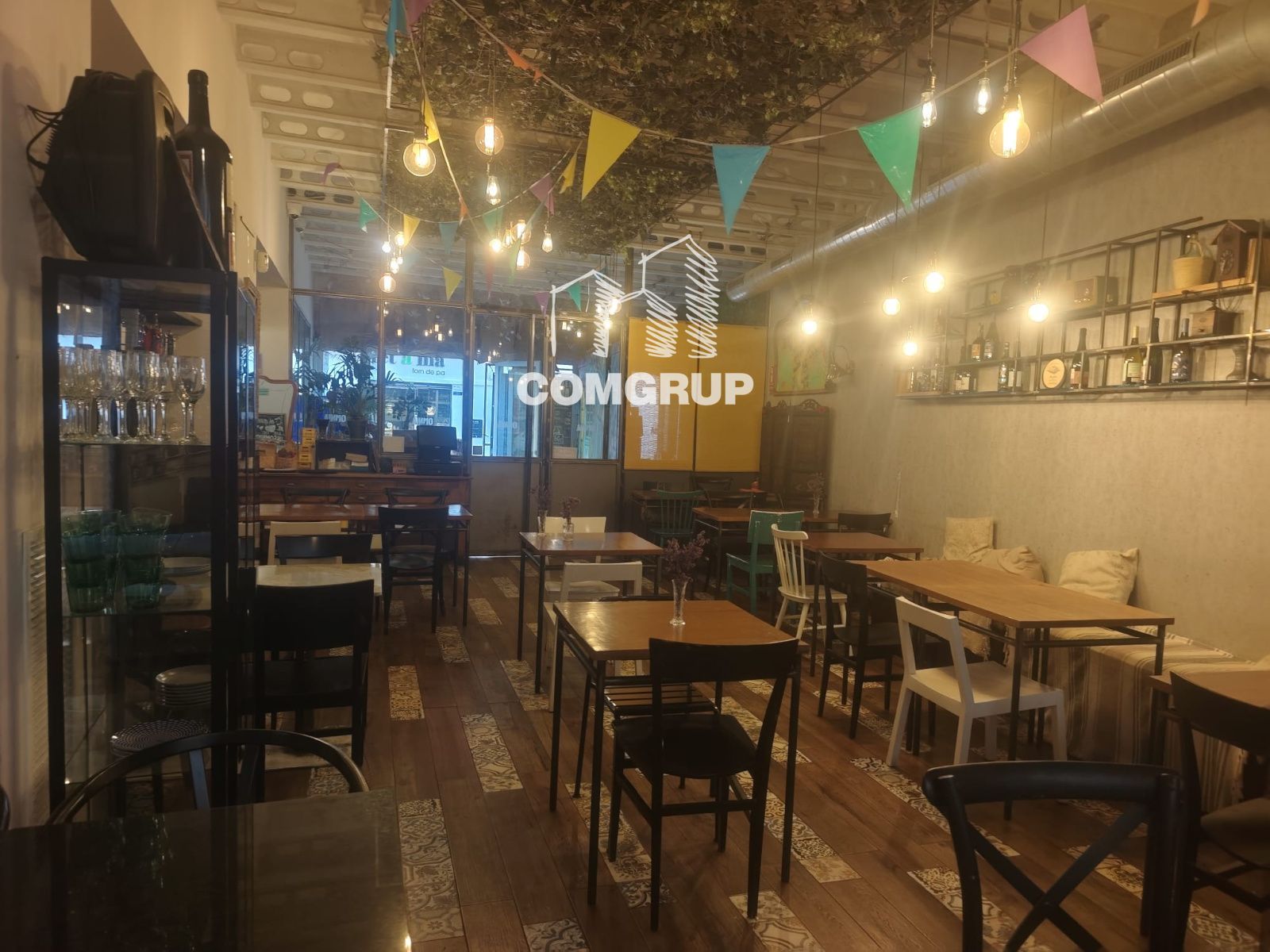 detalles - TRASPASO DE RESTAURANTE C3 EN PLENO CENTRO DE MATARÓ. 200 m² + TERRAZA (130 COMENSALES EN TOTAL)