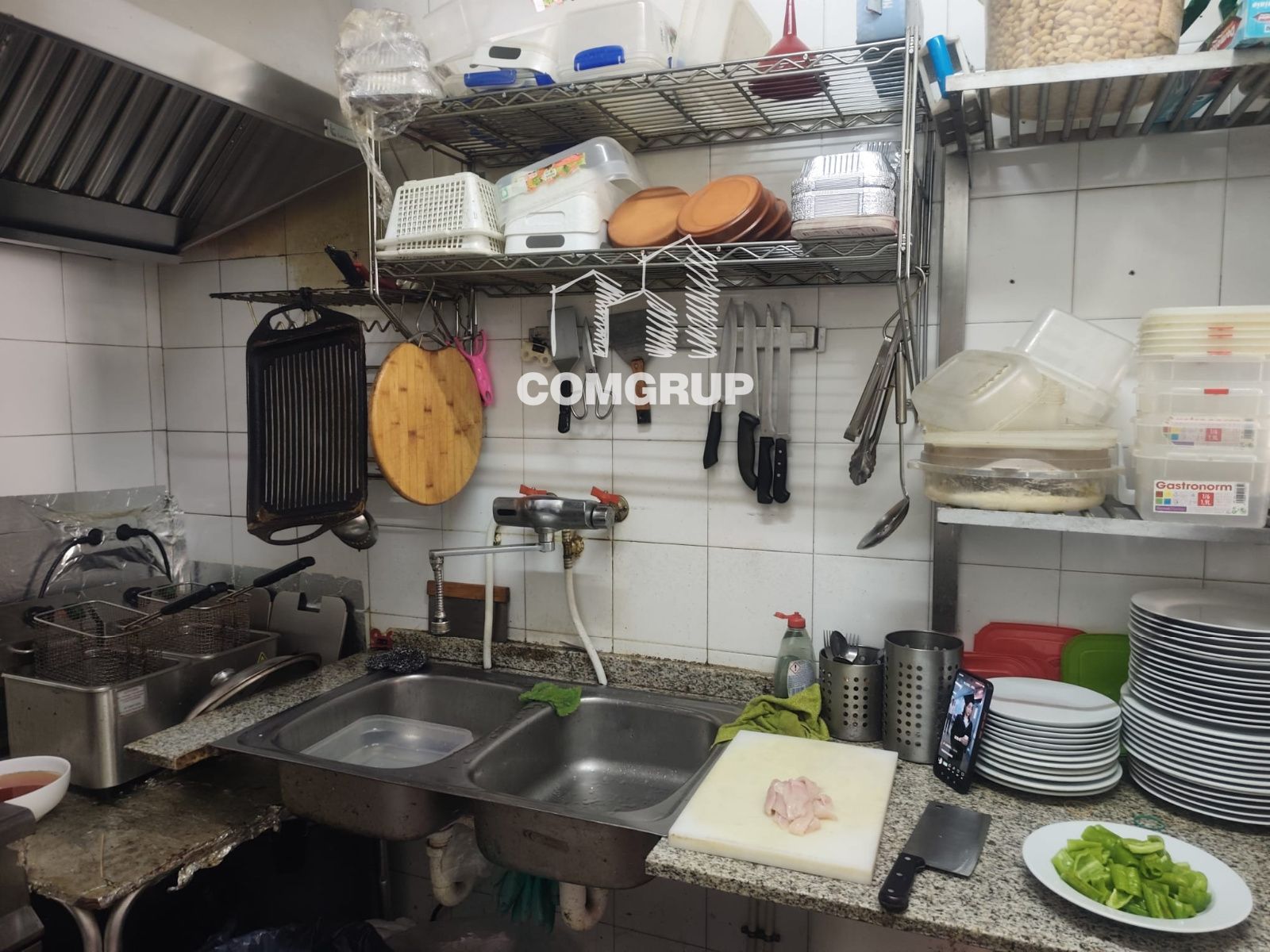 cocina - TRASPASO DE NEGOCIO – GRANOLLERS | LOCAL CON TERRAZA Y GRAN VISIBILIDAD