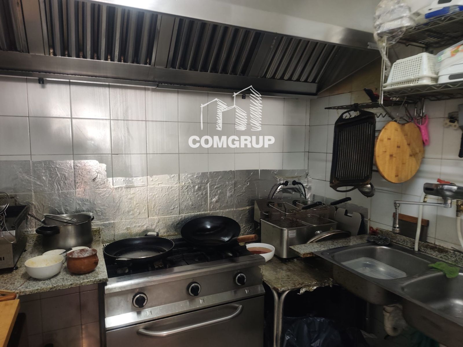 cocina - TRASPASO DE NEGOCIO – GRANOLLERS | LOCAL CON TERRAZA Y GRAN VISIBILIDAD