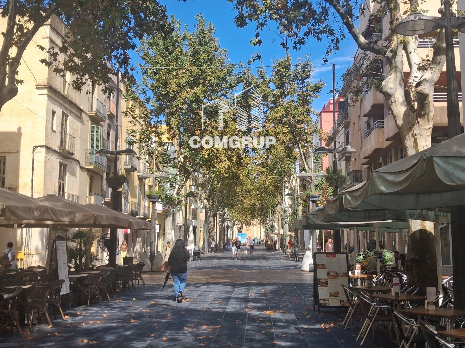 Traspaso de Restaurante en la Rambla Principal de Vilanova con gran Terraza - Foto 2