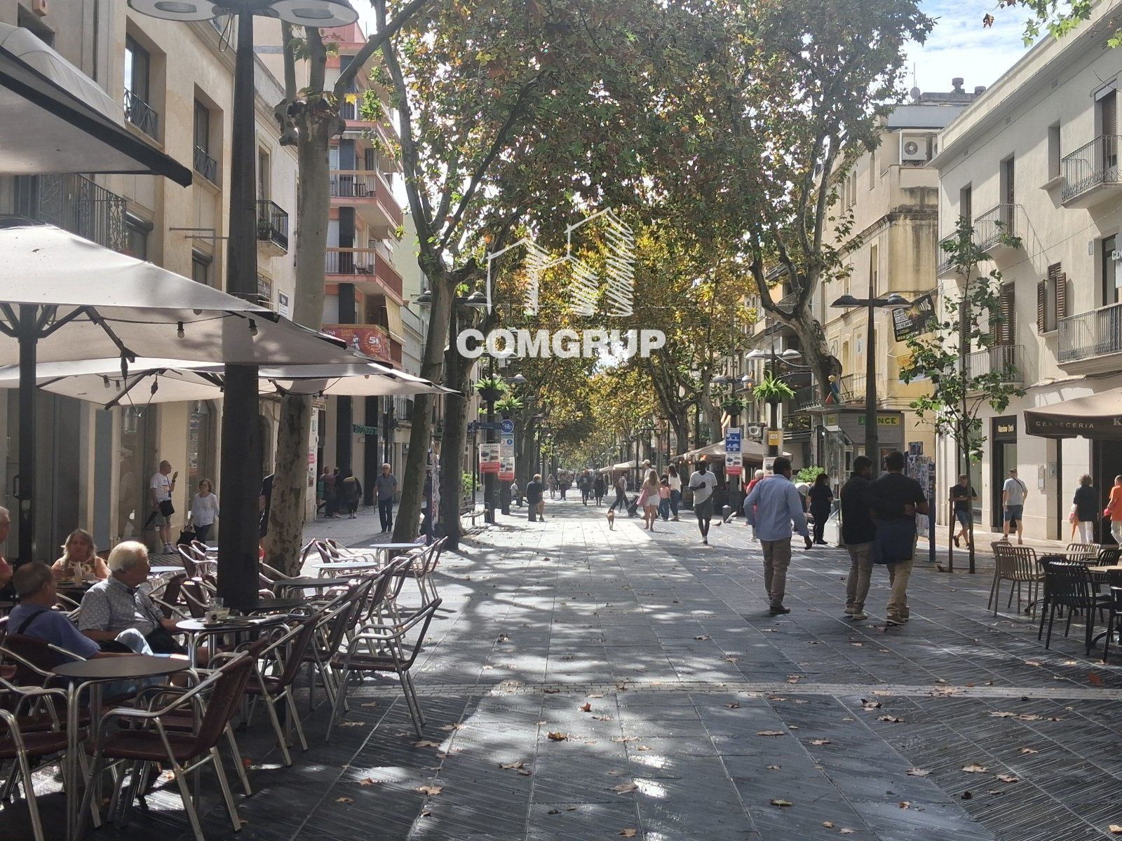 Traspaso de Restaurante en la Rambla Principal de Vilanova con gran Terraza - Foto 4