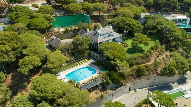 CABRILS - Exclusive villa located in the residential area Mont-Cabrer from Cabrils, Barcelona.