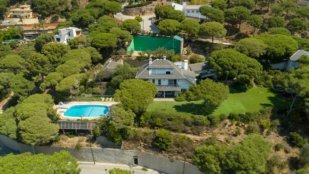 CABRILS - Exclusive villa located in the residential area Mont-Cabrer from Cabrils, Barcelona.