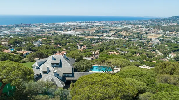 CABRILS - Exclusive villa located in the residential area Mont-Cabrer from Cabrils, Barcelona.