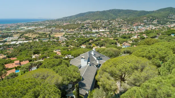 CABRILS - Exclusive villa located in the residential area Mont-Cabrer from Cabrils, Barcelona.