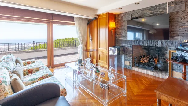 CABRILS - Exclusive villa located in the residential area Mont-Cabrer from Cabrils, Barcelona.