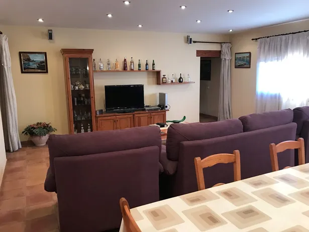MAS ROURE - L´encant d´una masia però ubicada a pocs metres d´un centre urbà