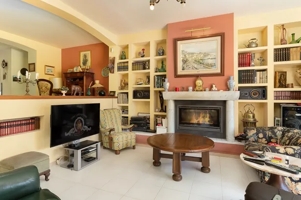 Menorca – estilo mediterráneo con piscina entre bosque y mar en Calella de Palafrugell