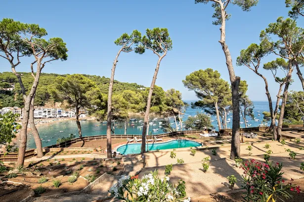 ES PORTIÓ - espectacular villa, situada en un rincón paradisíaco de la Costa Brava, con acceso directo al mar.