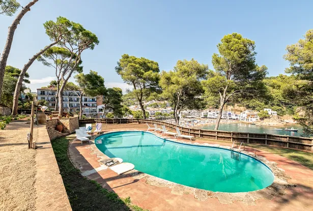 ES PORTIÓ - espectacular villa, situada en un rincón paradisíaco de la Costa Brava, con acceso directo al mar.