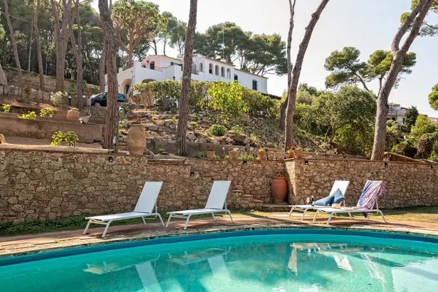 ES PORTIÓ - espectacular villa, situada en un rincón paradisíaco de la Costa Brava, con acceso directo al mar.