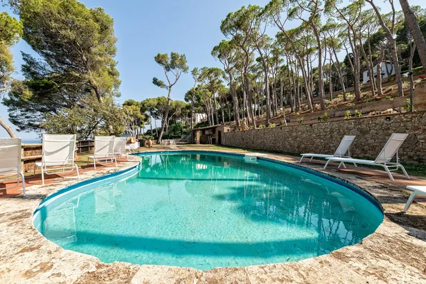 ES PORTIÓ - espectacular villa, situada en un rincón paradisíaco de la Costa Brava, con acceso directo al mar.