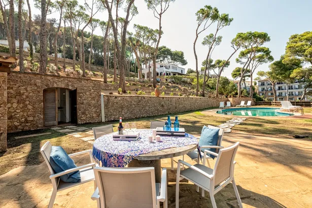 ES PORTIÓ - espectacular villa, situada en un rincón paradisíaco de la Costa Brava, con acceso directo al mar.