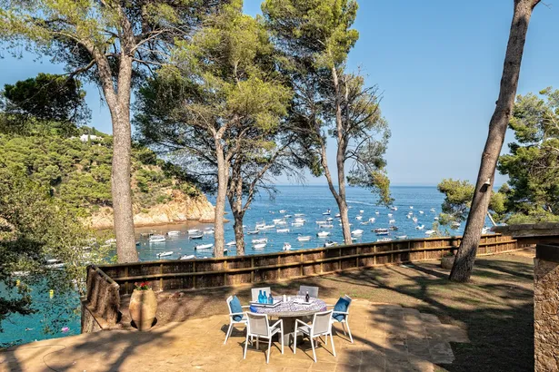 ES PORTIÓ - espectacular villa, situada en un rincón paradisíaco de la Costa Brava, con acceso directo al mar.