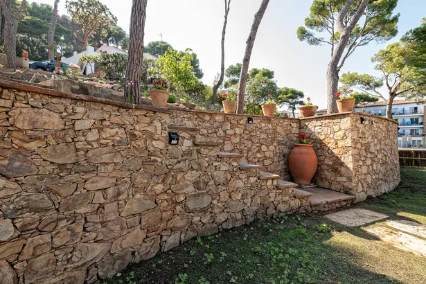 ES PORTIÓ - espectacular villa, situada en un rincón paradisíaco de la Costa Brava, con acceso directo al mar.