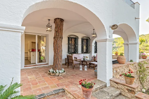 ES PORTIÓ - espectacular villa, situada en un rincón paradisíaco de la Costa Brava, con acceso directo al mar.