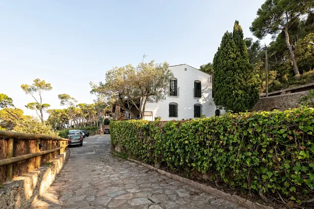 ES PORTIÓ - espectacular villa, situada en un rincón paradisíaco de la Costa Brava, con acceso directo al mar.