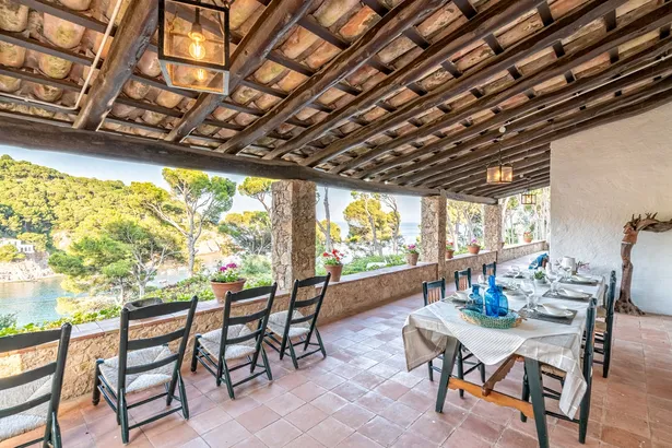 ES PORTIÓ - espectacular villa, situada en un rincón paradisíaco de la Costa Brava, con acceso directo al mar.
