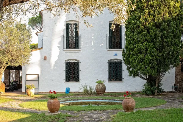 ES PORTIÓ - espectacular villa, situada en un rincón paradisíaco de la Costa Brava, con acceso directo al mar.