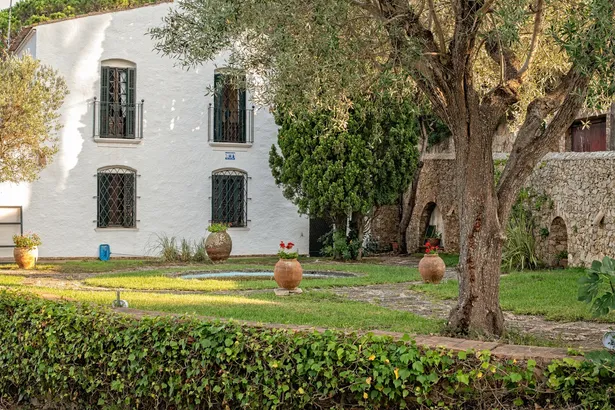ES PORTIÓ - espectacular villa, situada en un rincón paradisíaco de la Costa Brava, con acceso directo al mar.