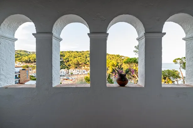 ES PORTIÓ - espectacular villa, situada en un rincón paradisíaco de la Costa Brava, con acceso directo al mar.