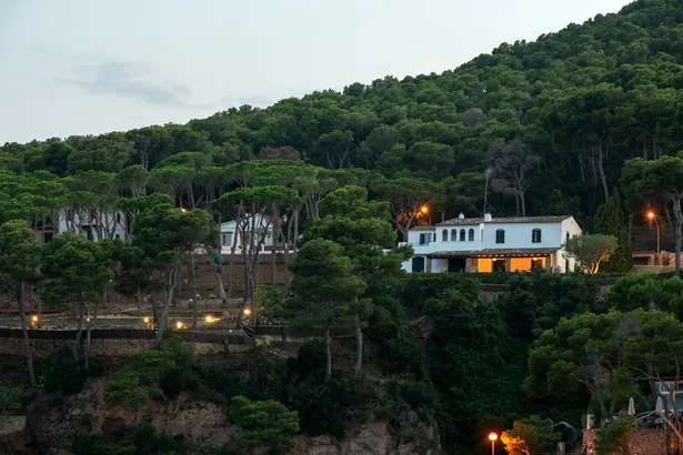 ES PORTIÓ - espectacular villa, situada en un rincón paradisíaco de la Costa Brava, con acceso directo al mar.